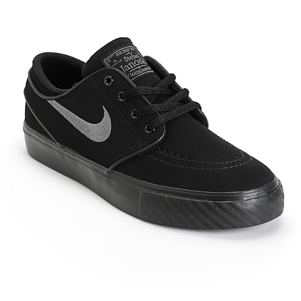All black nike janoski’s